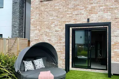 Incredible Getaway by Hagley Park!