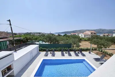 Image de Newly built villa, 5 km of the Unesco city of Trogir.