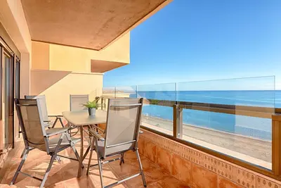 Image de Appartement moderne 3 chambres avec cuisine équipée à Estepona