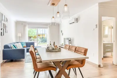 Image de Appart moderne à Estepona, rez-de-chaussée avec terrasse et piscine, proche port et plage