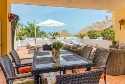 Image de Appartement spacieux 3 chambres, 2 piscines, clim, Wifi, proche port et plages à Estepona