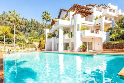 Image de Penthouse de luxe avec piscine et jardins, près de la plage à Estepona