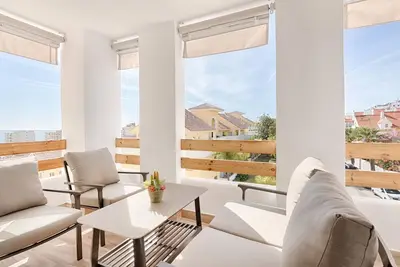 Image de Appartement de Luxe à Estepona - Real Sofía Puerto, 2 Chambres, Terrasse et Piscine