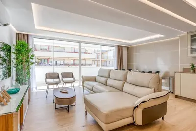 Image de Appartement moderne à Estepona, 3 chambres, centre-ville, plage à 2 min