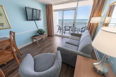 Image de High Floor, Direct Oceanfront Views|Camelot Resort