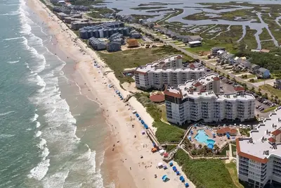 Image de St. Regis 3012- 3br Oceanfront Condo in North Topsail Beach with Tennis Court, Elevator & Communi. . .