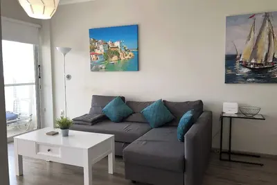Image de Modern and Stylish 1br by the Med | Views & Pvt Patio