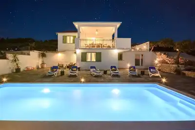 Luxury villa with pool on the island of Brač