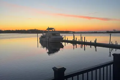 Image de Luxurious 56ft 3bdr, 2br yacht! Brand new interior, Kayaks, paddle boards & more