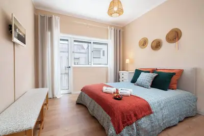 Image de Spacious Vintage Flat | Small Balcony