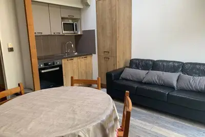 Image de 100m du centre station, 7ème étage, vue montagne, balcon, télévision, casier à ski, 69m²