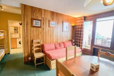 Image de 10m du centre station, 4ème étage, balcon, télévision, casier à ski, 37m², Tignes