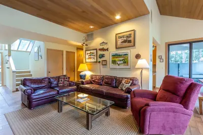 Image de Mela02 - Spacious Home, A/C, Hot Tub, Sauna, Sharc Passes, Dog Friendly