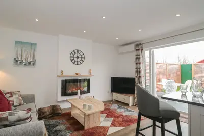 Image de The Hideaway, pet friendly, with hot tub in Brean