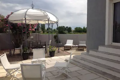 Image de Appartement Dans Villa Rez-de-chaussée 100m2valras