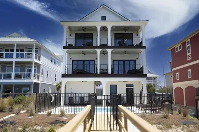 Image de New luxury North Cape gulf front, private pool, elevator, handicap suite
