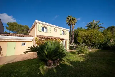 Image de Belle maison en domaine privé avec piscine et jeu de boules