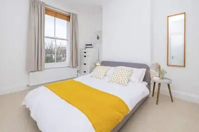 Image de Mid-century Designed 2bd Apartment in Central Hove