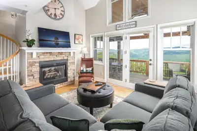 Image de Updated Top Floor Condo!