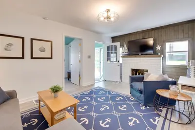 Image de Walk to Lake: Nautical Akron Cottage w/ Deck!