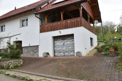 Image de Studio entouré du jardin