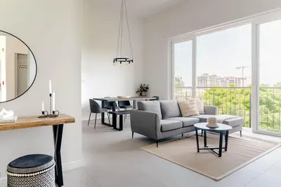 Image de Stylish Apartment w/ Workspace, Pool & Gym