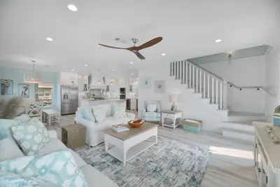 Image de Off The Hook\nA high end luxury Beach Home