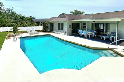 Image de Book Now & Save! ! Close To Img! Base Rent has been Reduced by 20 percent! . . .