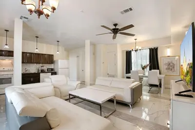 Image de Enchanting 4br Condo Close to St. Charles Avenue