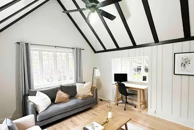 Image de Cute Romantic Cottage!