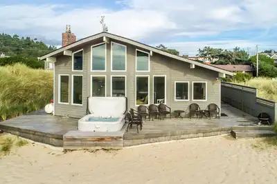 Image de Ocean Breeze Mca#1374-Luxury Oceanfront, hot tub, 5 bdrm, gourmet kitchen