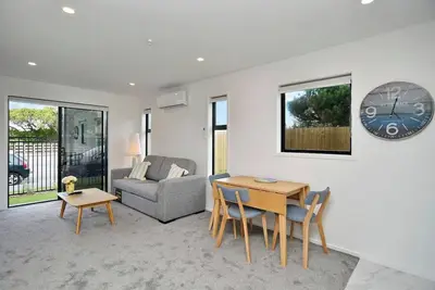 Image de Sea Air and Sandy Beach Beautiful 1 bed 1 bath