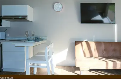 Image de Studio w\/ pool, 5 minute walk to Beach