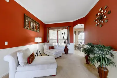 Image de Dog-friendly home with screened-in patio, washer/dryer, & central Ac