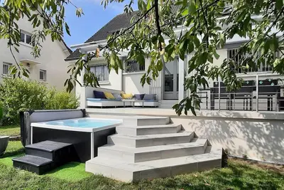 Image de Maison familiale avec jacuzzi, proche Paris