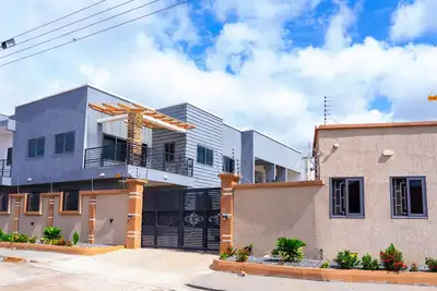 Image de Luxury in Amrahia - 2-Bedroom Apartment Home with Backup Solar and 24/7 Security