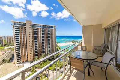 Luxury Ilikai Ocean and Fireworks View Condo