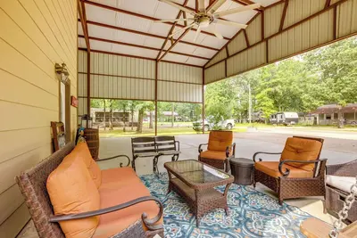 Image de Point Blank Vacation Rental w\/ Large Patio!