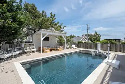 Image de Serene Family Home with Heated Pool 30 Steps from Beach
