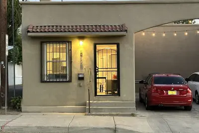 Image de Cozy Retro Downtown Living