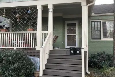 Image de Cozy home near L5p, Marta, shopping; great porch