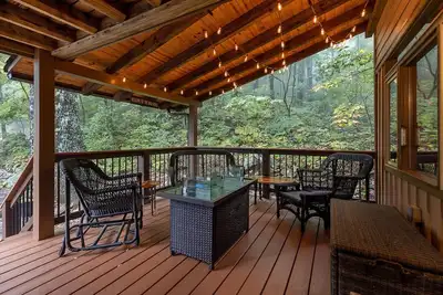 Image de Hansel 'n Gretel: Wood Stove Grill Firepit Dogs Ok