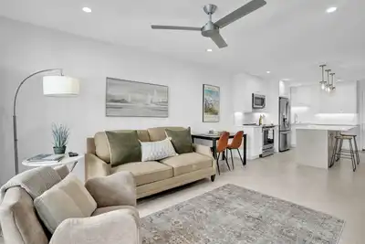 Image de Coastal Cottage-Steps to Siesta Key Beach