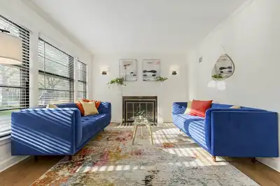 Image de Outdoor Movie - Photo Wall - Gym - Pool Table - 4br 2ba