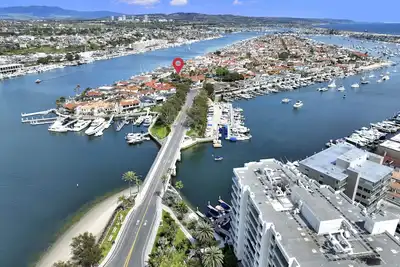 Image de Unique Lido Isle Living - walking distance to the bay & beach!