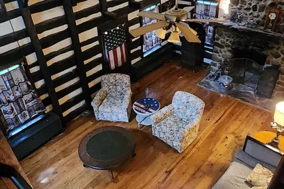 Image de Historic civil war home and estate in Gettysburg you can rent privately.