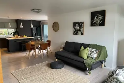 Image de Central and spacious three bedroom townhouse