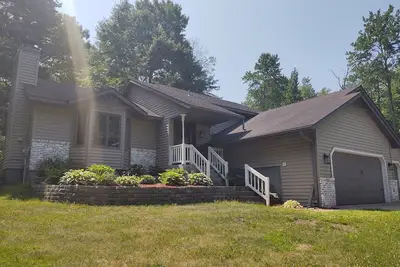 Image de House in quiet country, near lakes, snowmobile trail access, close to state park