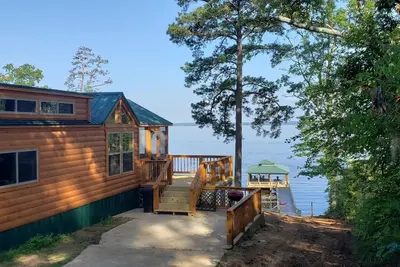 Image de Tiny Toledo - Toledo Bend Lakefront Cabin with Boathouse