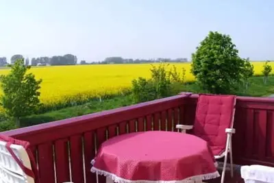Image de Fewo 2- 1. og - Ferienwohnungen RĂĽgen mit Hund
